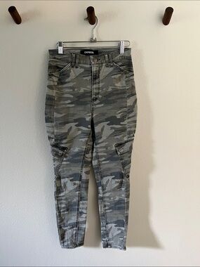 Express Skinny Super High Rise Ankle Legging Camo Cargo Ankle Zippers